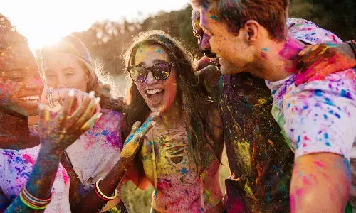 होली खेलने से दूर होगा स्ट्रेस और एंग्जाइटी इसीलिए दिल खोल कर इस खास त्योहार का लुत्फ उठाएं होली खेलने से दूर होगा स्ट्रेस और एंग्जाइटी इसीलिए दिल खोल कर इस खास त्योहार का लुत्फ उठाएं