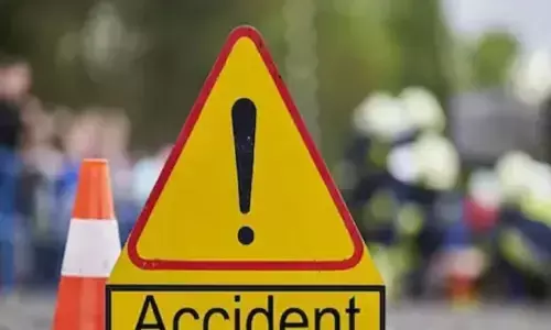 सतना में राजमार्ग पर खड़े हाइवा से भिड़ा ट्रक, ड्राइवर की मौत सतना में राजमार्ग पर खड़े हाइवा से भिड़ा ट्रक, ड्राइवर की मौत