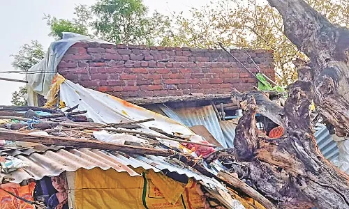 गाज गिरने से एक मृत, 13 पशुओं की भी गई जान, ढहेे अनेक मकान हुआ नुकसान