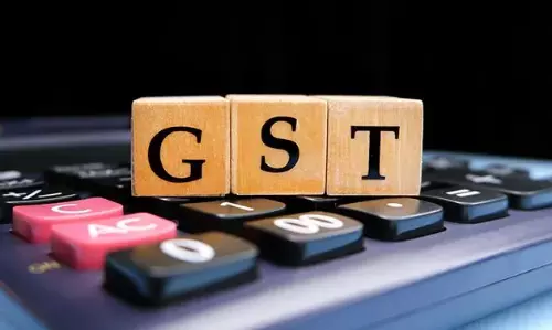 रिश्वतखोर जीएसटी अधिकारियों के घर मिले 30.5 लाख रुपए, कुछ दस्तावेज भी लगे सीबीआई के हाथ