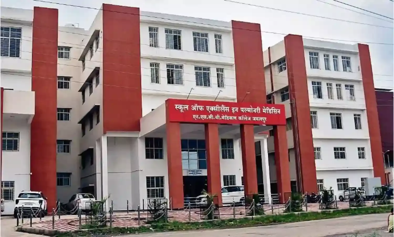 बगैर बताए गायब हुए कंसल्टेंट चिकित्सक, बिना सूचना के लौटे