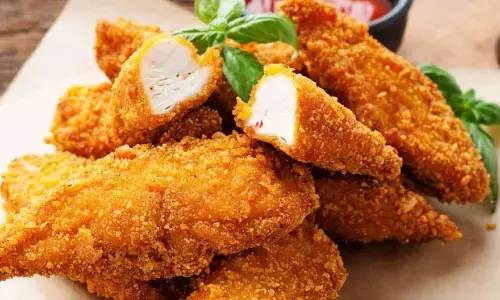 इस आसान रेसिपी से रमजान में इफ्तार के लिए घर पर बनाएं क्रिस्पी चिकन स्ट्रिप्स