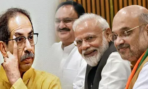 मोदी-शाह का रवैया औरंगजेब जैसा, उद्धव बोले - सूरत वाले महाराष्ट्र लूट रहे हैं मोदी-शाह का रवैया औरंगजेब जैसा, उद्धव बोले - सूरत वाले महाराष्ट्र लूट रहे हैं
