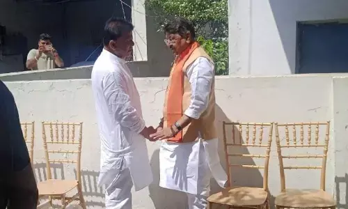 मंत्री के सामने दूसरे गुट के नेताओं ने बेबाकी से रखी मन की बात