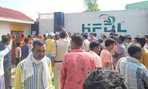 फैक्ट्री के दूषित पानी से ग्रामीण परेशान, गांववासी बदबू को लेकर लगातार कर रहे शिकायत