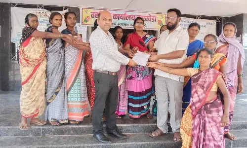 पीने के पानी के लिए तरस रहे ग्रामीणों ने दी लोकसभा चुनाव का बहिष्कार करने की चेतावनी पीने के पानी के लिए तरस रहे ग्रामीणों ने दी लोकसभा चुनाव का बहिष्कार करने की चेतावनी