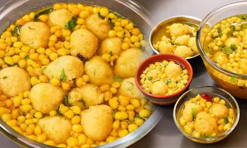 होली पर राजस्थान में बनाया जाता है कांजी वड़ा, जानिए इस फेमस डिश की रेसिपी होली पर राजस्थान में बनाया जाता है कांजी वड़ा, जानिए इस फेमस डिश की रेसिपी