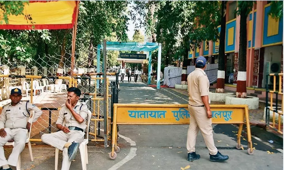 6 और दावेदारों ने लिए नामांकन, जमा किसी ने नहीं किया 6 और दावेदारों ने लिए नामांकन, जमा किसी ने नहीं किया