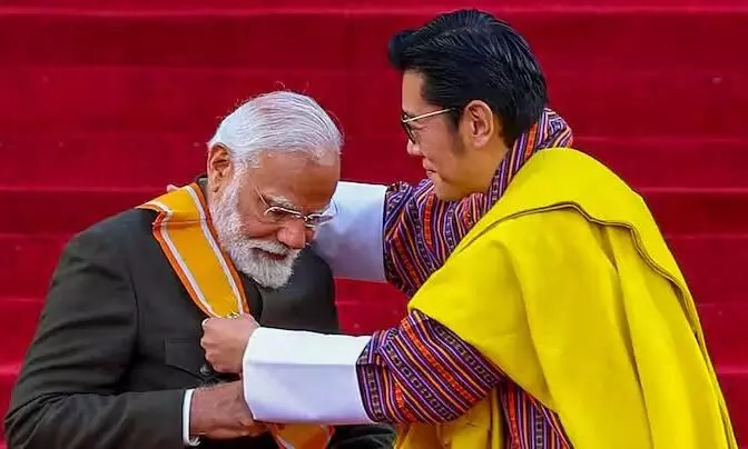 भूटान के सर्वोच्च नागरिक अवॉर्ड ऑर्डर ऑफ ड्रूक ग्यालपो से नवाजे गए, बोले - भारतीय के नाते मेरे जीवन का बहुत बड़ा दिन भूटान के सर्वोच्च नागरिक अवॉर्ड ऑर्डर ऑफ ड्रूक ग्यालपो से नवाजे गए, बोले - भारतीय के नाते मेरे जीवन का बहुत बड़ा दिन