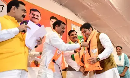 उधर बेटे अजय ने भाजपा ज्वाइन की, इधर पिता पूर्व मंत्री दीपक सक्सेना ने दिया कांग्रेस से इस्तीफा