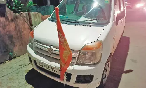 नाकाबंदी के दौरान कार में मिले  6.50 लाख रुपए, प्रत्येक वाहनों की हो रही है जांच नाकाबंदी के दौरान कार में मिले  6.50 लाख रुपए, प्रत्येक वाहनों की हो रही है जांच