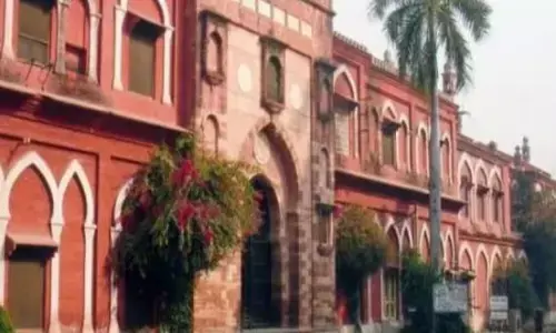 एएमयू परिसर में छात्र गुटों में झड़प तनावपूर्ण माहौल, कड़ी सुरक्षा के बीच शांति