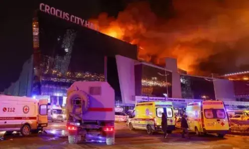 मॉस्को के क्रोकस सिटी हॉल में 5 हमलावरों ने की फायरिंग, अब तक 40 की मौत, सैंकड़ों गंभीर रूप से घायल