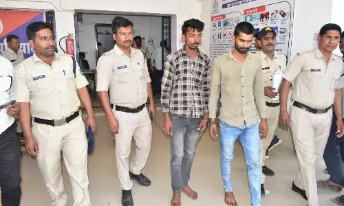 कोलगवां और सिविल लाइन क्षेत्र में चोरी के 2 आरोपी गिरफ्तार, 11 लाख से अधिक का सामान बरामद