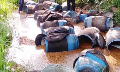 भंडारा में शराब और जुआ अड्डों पर पुलिस ने छापा मार कर माल किया बरामद