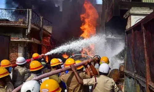 गर्मी से अस्तपालों में बढ़ सकती हैं आग लगने की घटनाएं, राज्यों को ऑडिट का निर्देश गर्मी से अस्तपालों में बढ़ सकती हैं आग लगने की घटनाएं, राज्यों को ऑडिट का निर्देश