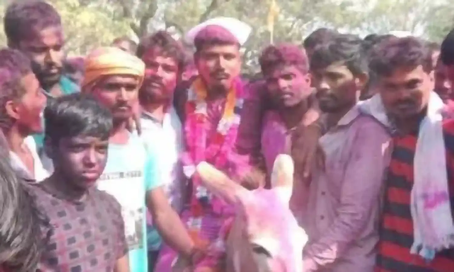 आखिरकार खोजी दल को मिल की गए दामादजी, गाजे-बाजे के साथ गधे पर निकली सवारी