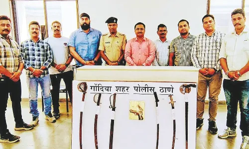 पिस्तौल, जिंदा कारतूस, 5 तलवारें और गुप्ती जब्त, अवैध शराब के व्यवसाय पर नकेल