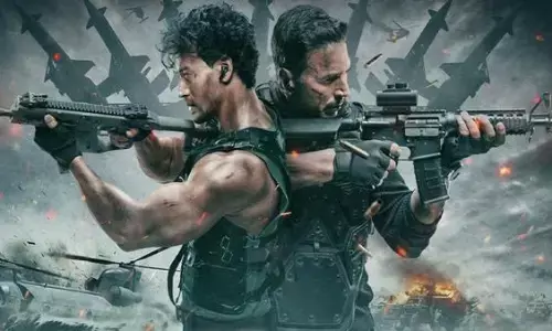 दिल से सोल्जर और दिमाग से शैतान हैं हम दमदार डायलॉग्स के साथ रिलीज हुआ फिल्म बड़े मिया छोटे मियां का ट्रेलर दिल से सोल्जर और दिमाग से शैतान हैं हम दमदार डायलॉग्स के साथ रिलीज हुआ फिल्म बड़े मिया छोटे मियां का ट्रेलर