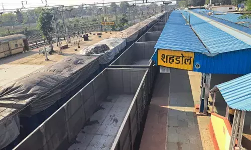 सिंहपुर से बंधवाबाड़ा के बीच 1.35 घंटे ट्रेनों के पहिए थमे, ठप हुई रेलवे बिजली आपूर्ति सिंहपुर से बंधवाबाड़ा के बीच 1.35 घंटे ट्रेनों के पहिए थमे, ठप हुई रेलवे बिजली आपूर्ति