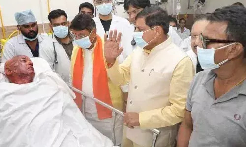 अग्नि दुर्घटना के घायलों को देखने इंदौर पहुँचे मुख्यमंत्री डॉक्टर मोहन यादव अग्नि दुर्घटना के घायलों को देखने इंदौर पहुँचे मुख्यमंत्री डॉक्टर मोहन यादव