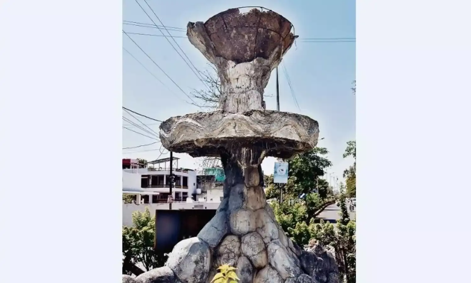 वीआईपी क्षेत्र की खूबसूरती पर लग रहा दाग, जिम्मेदार बेखबर