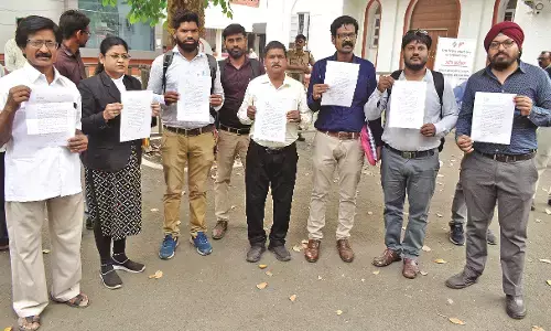 लोकसभा चुनाव के दौरान शासकीय छुट्टियां बन रहीं बाधक,  तिथियां बढ़ाने की उठी मांग लोकसभा चुनाव के दौरान शासकीय छुट्टियां बन रहीं बाधक,  तिथियां बढ़ाने की उठी मांग