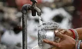 अमरावती में प्रशासन का दावा 30 गांवों में भेजेंगे टैंकर, एक भी जगह नहीं पहुंचे अमरावती में प्रशासन का दावा 30 गांवों में भेजेंगे टैंकर, एक भी जगह नहीं पहुंचे