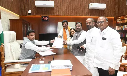 पांच साल में सुधीर मुनगंटीवार की 12 गुना व प्रतिभा धानोरकर की 40 गुना बढ़ी संपत्ति पांच साल में सुधीर मुनगंटीवार की 12 गुना व प्रतिभा धानोरकर की 40 गुना बढ़ी संपत्ति