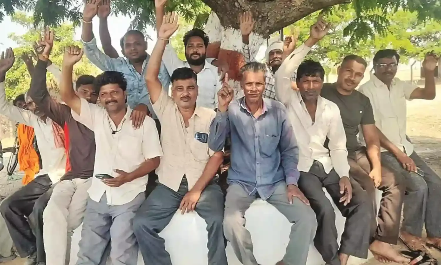 बिजली की समस्या हल नहीं हुई तो चुनाव का करेंगे बहिष्कार, कलेक्टर को ज्ञापन