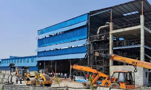 फैक्ट्री में सायलो गिरने से एक मजदूर की मौत, एक मजदूर की हालत गंभीर