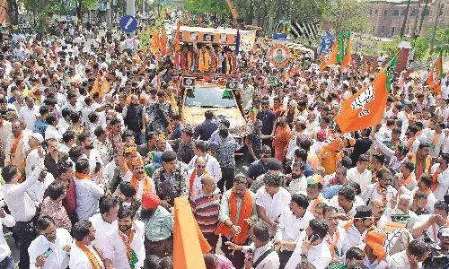 नागपुर लोकसभा क्षेत्र के लिए महायुति के उम्मीदवार नितीन गडकरी ने भरा नामांकन नागपुर लोकसभा क्षेत्र के लिए महायुति के उम्मीदवार नितीन गडकरी ने भरा नामांकन