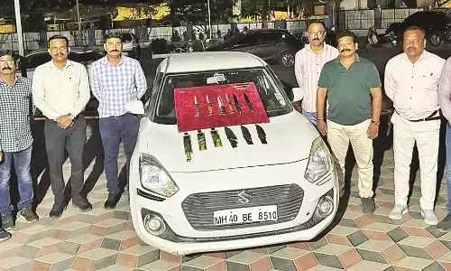 कार में छुपकर बना रहे थे  डकैती डालने की योजना, पुलिस ने 4 आरोपियों को दबोचा कार में छुपकर बना रहे थे  डकैती डालने की योजना, पुलिस ने 4 आरोपियों को दबोचा