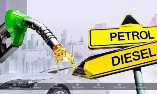 कच्चा तेल 87 डॉलर प्रति बैरल के करीब पहुंचा, जानें पेट्रोल-डीजल की कीमतों पर कितना हुआ असर? कच्चा तेल 87 डॉलर प्रति बैरल के करीब पहुंचा, जानें पेट्रोल-डीजल की कीमतों पर कितना हुआ असर?