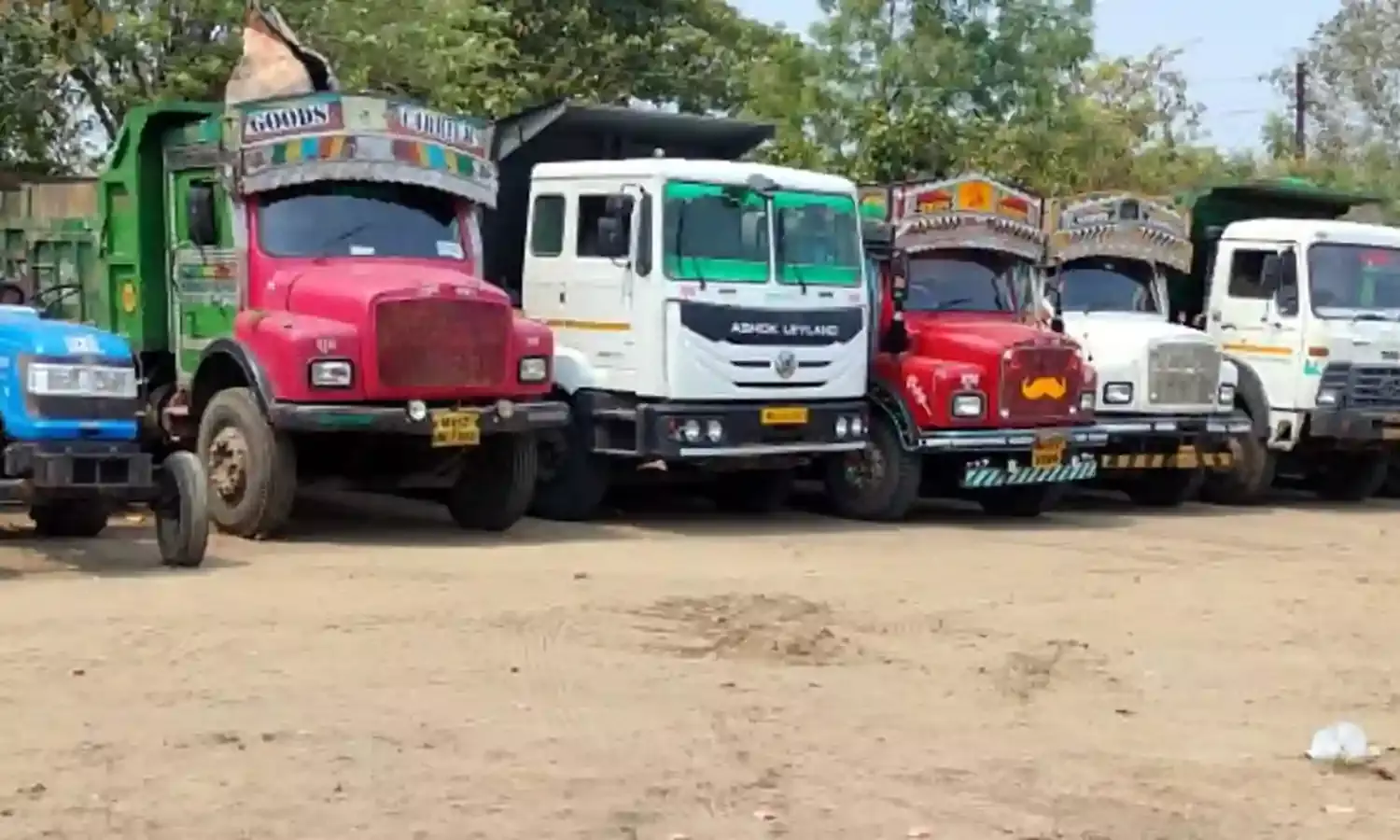 रेत तस्करों के खिलाफ बड़ी कार्रवाई , वाहन, जेसीबी समेत 2.15 करोड़ का माल पकड़ा
