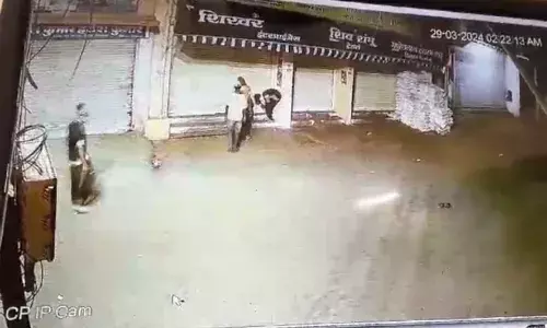पुलिस की रात्रि गश्त फेल, चोरों के हौसलें बुलंद, शटर तोडक़र दुकान में सेंधमारी