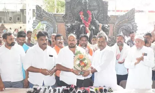 अमरावती में छाये राजनीतिक संकट की घड़ी में मैदान में उतरना जरूरी  : बूब अमरावती में छाये राजनीतिक संकट की घड़ी में मैदान में उतरना जरूरी  : बूब