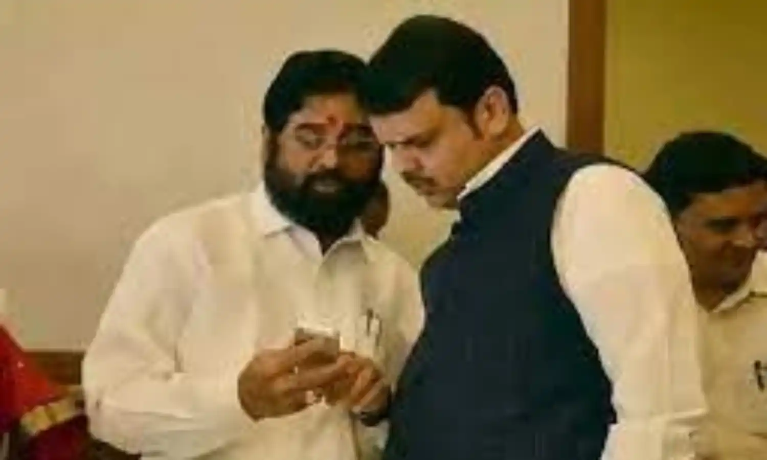 भाजपा-शिंदे गुट के खिलाफ चुनाव आयोग में शिकायत, भाजपा ने बनाई घोषणा पत्र समिति