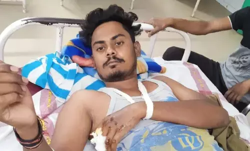 सड़क दुघर्टना में एक की मौत, दो घायल