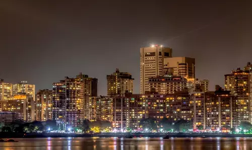 मुंबई को जगमगाने वाली लाइट गुल, सौंदर्यीकरण के नाम पर 720 करोड़ रुपए स्वाहा