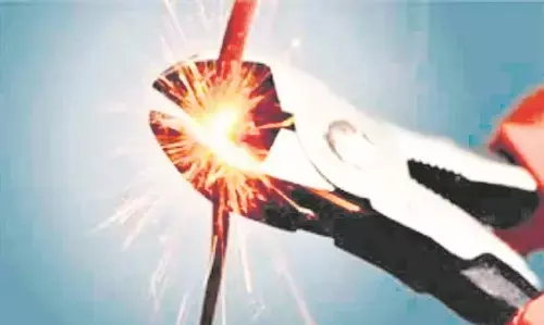 बिजली बकाएदारों को मिल सकती है चुनावी-राहत, 5 दिन में ढाई हजार कनेक्शन काटे बिजली बकाएदारों को मिल सकती है चुनावी-राहत, 5 दिन में ढाई हजार कनेक्शन काटे