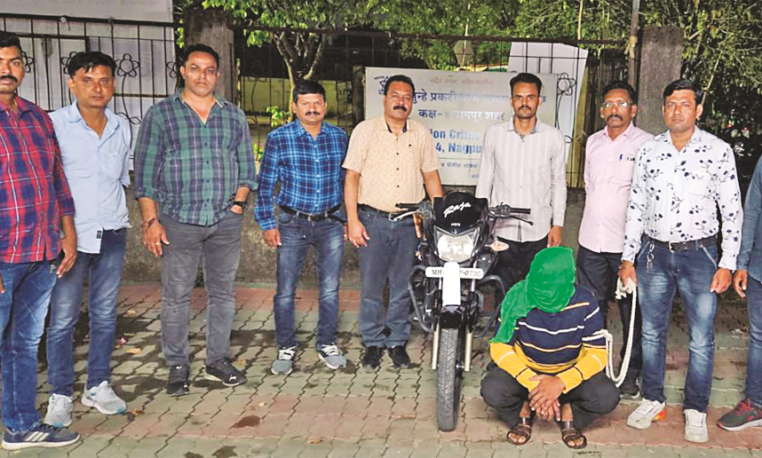 पहली ही वारदात - जुए में 12 लाख हारा तो बना लुटेरा, पत्नी-सास सीआरपीएफ में हैं