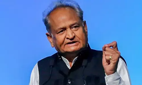 चुनावी बॉन्ड के जरिए देश को लूटा गया, केंद्र सरकार पर भड़के पूर्व सीएम अशोक गहलोत चुनावी बॉन्ड के जरिए देश को लूटा गया, केंद्र सरकार पर भड़के पूर्व सीएम अशोक गहलोत