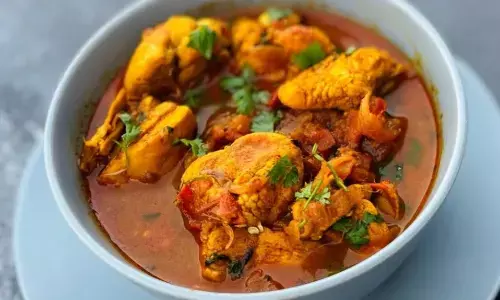 झटपट तैयार करें बैचलर्स चिकन करी, टेस्ट की तारीफ करेंगे फ्रेंड्स झटपट तैयार करें बैचलर्स चिकन करी, टेस्ट की तारीफ करेंगे फ्रेंड्स