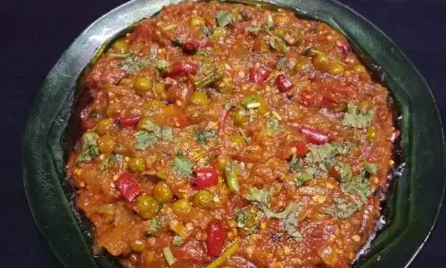 डिनर में बनाएं काठियावाड़ी बैगन की लाजवाब रेसिपी, जानिए आसान विधि डिनर में बनाएं काठियावाड़ी बैगन की लाजवाब रेसिपी, जानिए आसान विधि