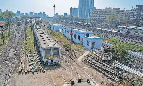 रेलवे को जमीन के जरिए पांच हजार करोड़ के राजस्व का अनुमान, पट्टे पर दी जाएगी रेलवे को जमीन के जरिए पांच हजार करोड़ के राजस्व का अनुमान, पट्टे पर दी जाएगी