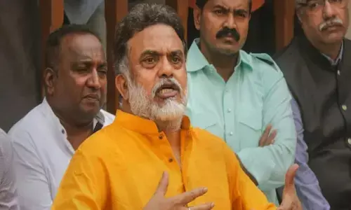 बागी नेता संजय निरुपम पर कांग्रेस का बड़ा एक्शन, दिखाया बाहर का रास्ता