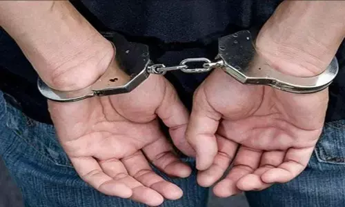 चाकू लेकर धमका रहा एक गिरफ्तार