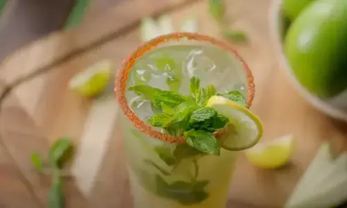 एक बार आम पन्ना सिरप बनाकर पूरे महीने तक करें इस्तेमाल, जानिए पूरी रेसिपी