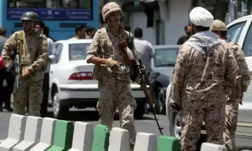 जैश-अल-अदल के आतंकियों ने दिया अंजाम, 27 की मौत, मरने वालों में 11 सुरक्षाकर्मी शामिल जैश-अल-अदल के आतंकियों ने दिया अंजाम, 27 की मौत, मरने वालों में 11 सुरक्षाकर्मी शामिल